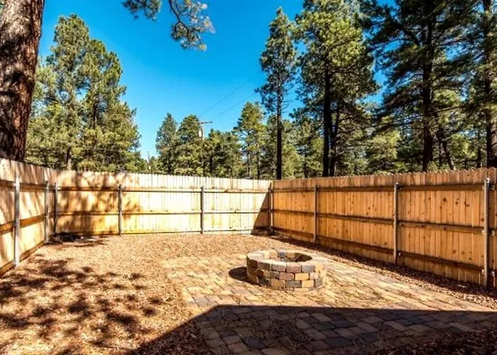Cozy Historic Log With Fire Pit And Private Backyard On The Edge Of The Kaibab National Forest In Parks, Arizona Holiday home Parks