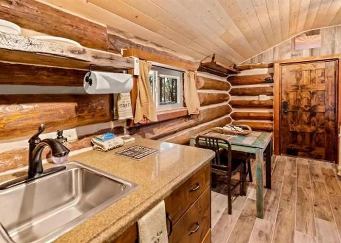 Cozy Historic Log With Fire Pit And Private Backyard On The Edge Of The Kaibab National Forest In Parks, Arizona *