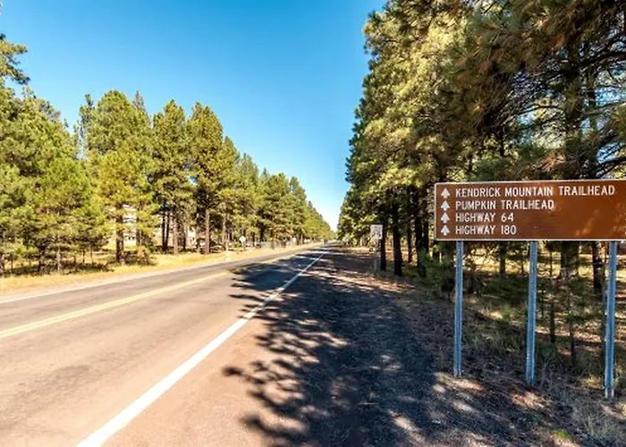 Cozy Historic Log With Fire Pit And Private Backyard On The Edge Of The Kaibab National Forest In Parks, Arizona